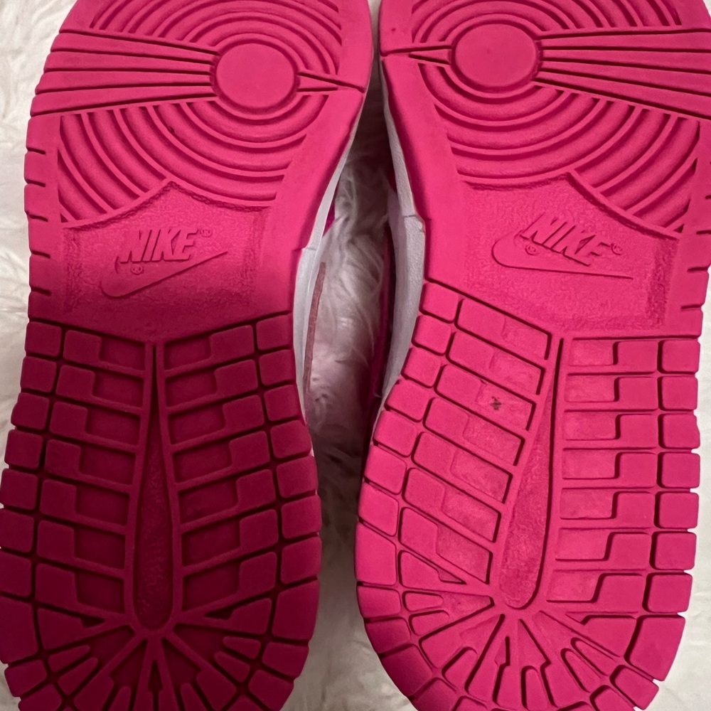 Nike Dunks - Picture 6 of 7